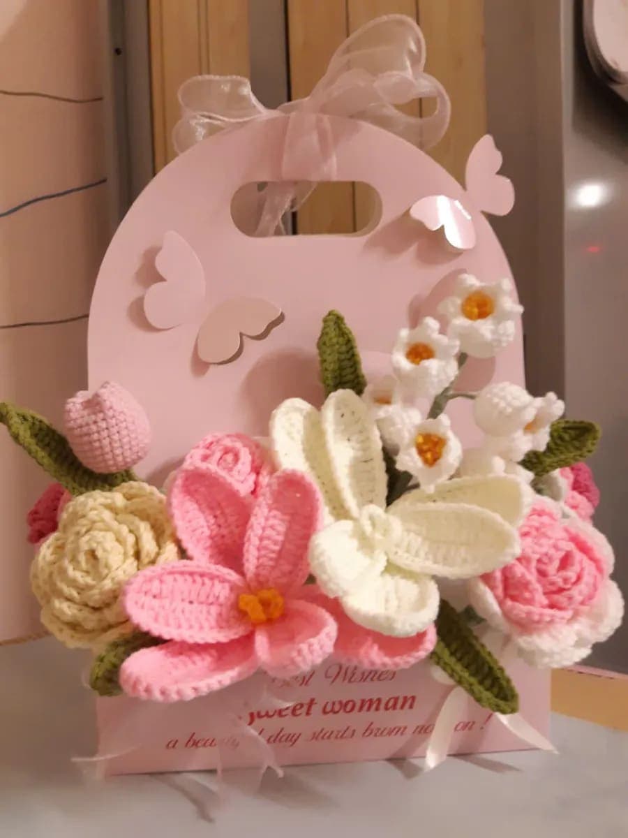 Giỏ Hoa Len Hạnh Phúc